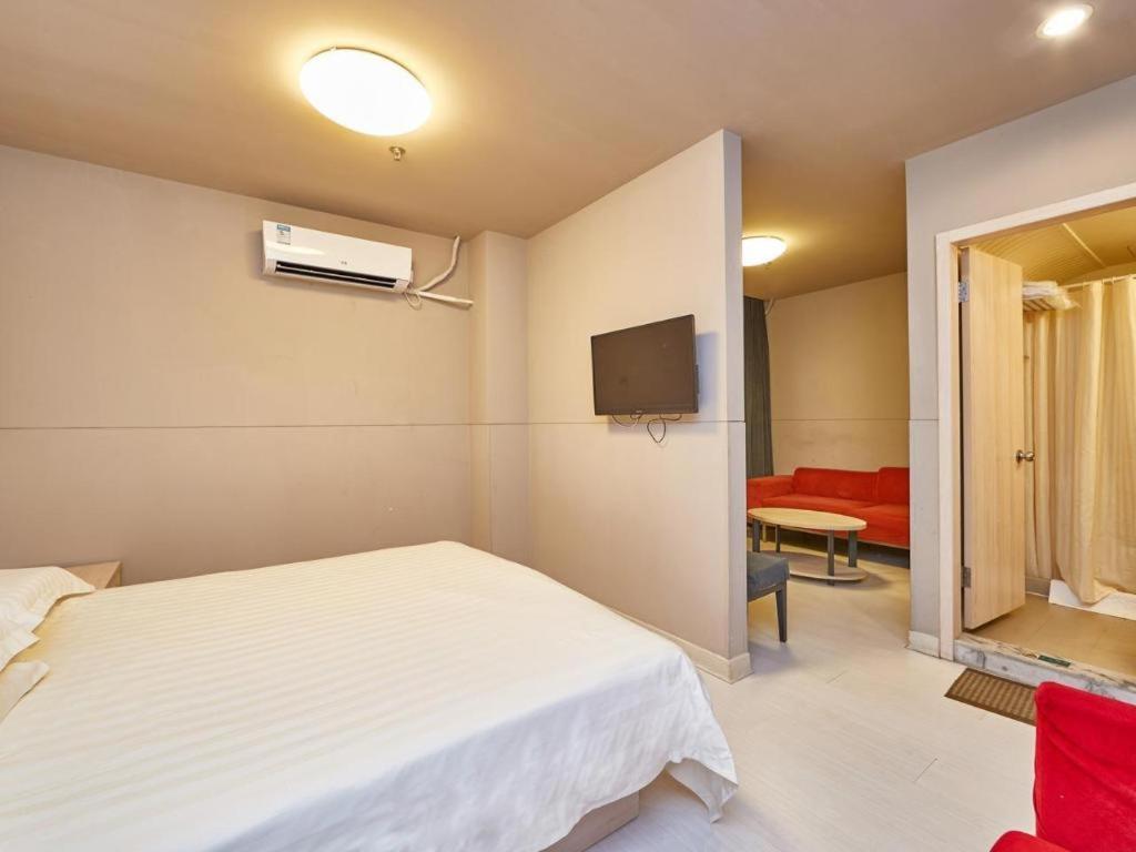 Jinjiang Minsheng Road Metro Station Hotel
