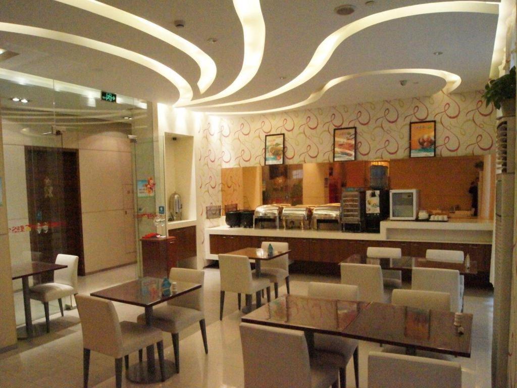 Jinjiang Minsheng Road Metro Station Hotel