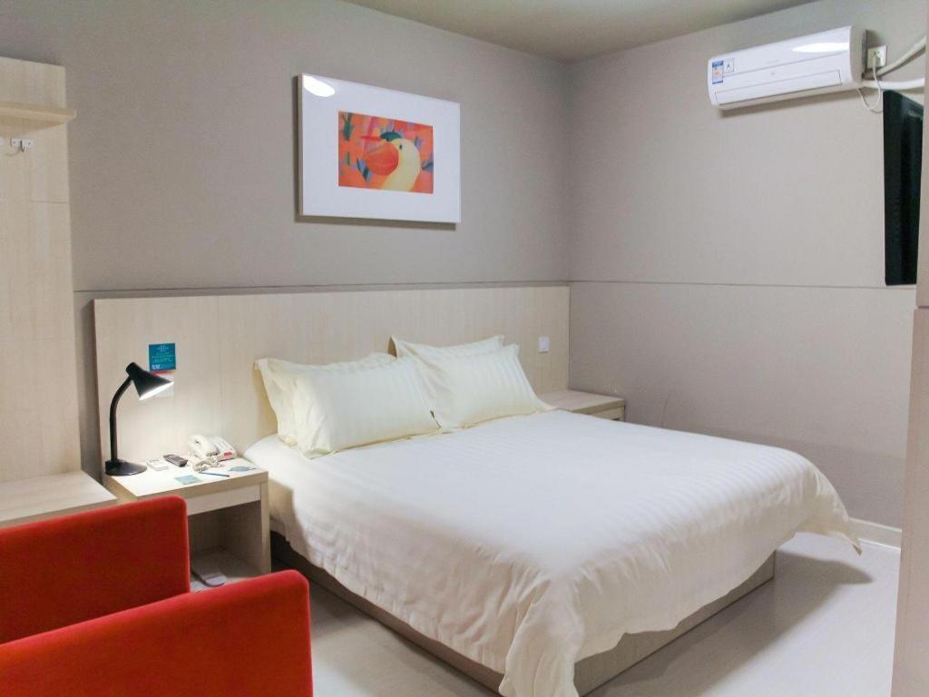 Hotel Jinjiang Minsheng Road Metro Station 3*