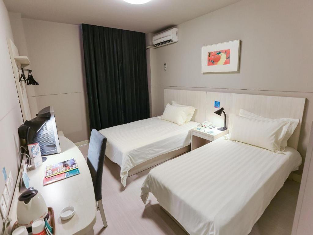 Hotel Jinjiang Minsheng Road Metro Station 3*