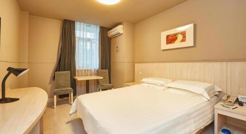 Hotel Jinjiang Minsheng Road Metro Station