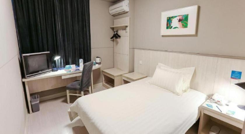 Hotel Jinjiang Minsheng Road Metro Station